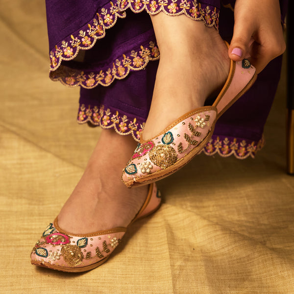 Gulabo Jutti's